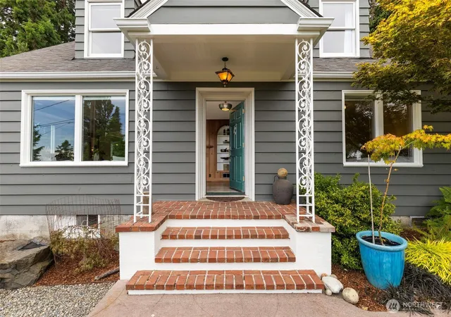 Photo 4 of Single family home for sale at 1231 Monroe St, Port Townsend, WA 98368 | MLS# NWM2532049 | Listing updated on 2026-10-01