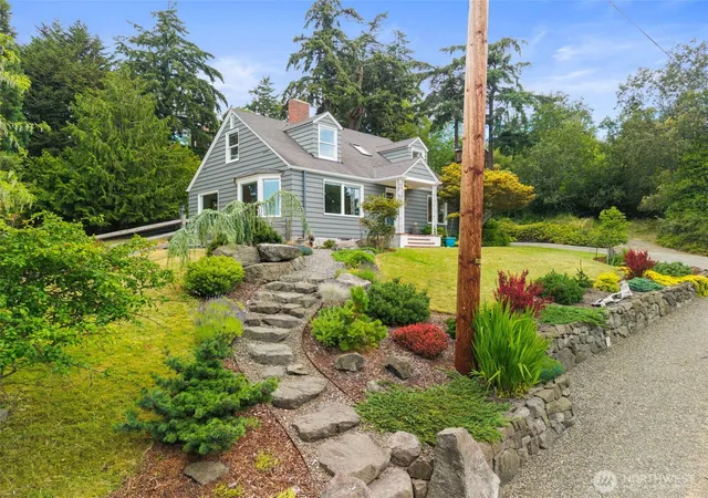 Photo 3 of Single family home for sale at 1231 Monroe St, Port Townsend, WA 98368 | MLS# NWM2532049 | Listing updated on 2026-10-01