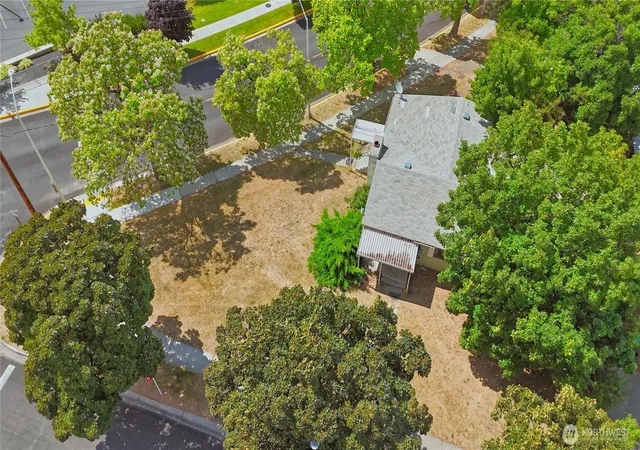 Photo 2 of Single family home for sale at 1000 Central Dr, Coulee Dam, WA 99116 | MLS# NWM2532421 | Listing updated on 2026-09-21