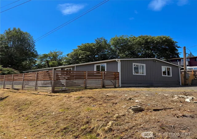 Photo 3 of Manufactured home for sale at 6589 Ne Center St, Suquamish, WA 98392 | MLS# NWM2532649 | Listing updated on 2026-10-01