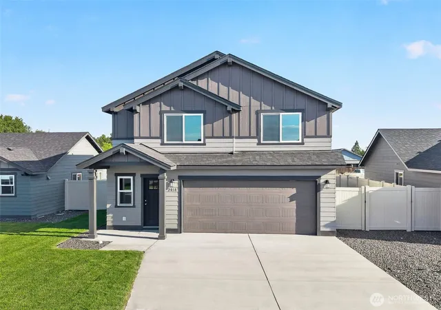 Photo 1 of Single family home for sale at 2018 N Oak Rd, Moses Lake, WA 98837 | MLS# NWM2532882 | Listing updated on 2026-09-21