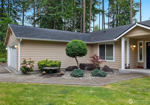 Photo 2 of Single family home for sale at 840 E Timberlake Dr, Shelton, WA 98584 | MLS# NWM2532953 | Listing updated on 2026-10-01