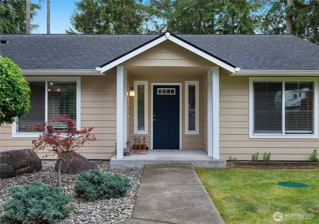 Photo 3 of Single family home for sale at 840 E Timberlake Dr, Shelton, WA 98584 | MLS# NWM2532953 | Listing updated on 2026-10-01