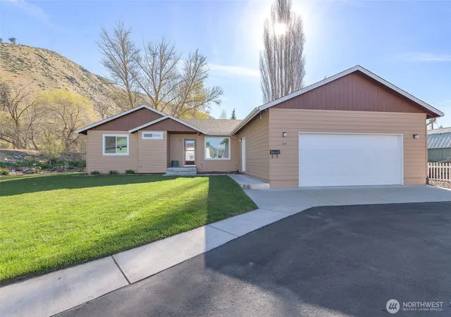 Photo 1 of Single family home for sale at 224 Vine St, Cashmere, WA 98815 | MLS# NWM2533052 | Listing updated on 2026-09-21