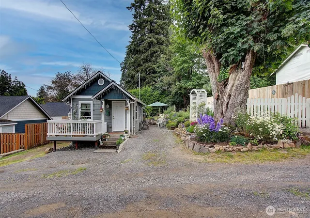 Photo 2 of Condo for sale at 2311 Sw 6th Avenue #10, Camas, WA 98607 | MLS# NWM2533079 | Listing updated on 2026-09-21