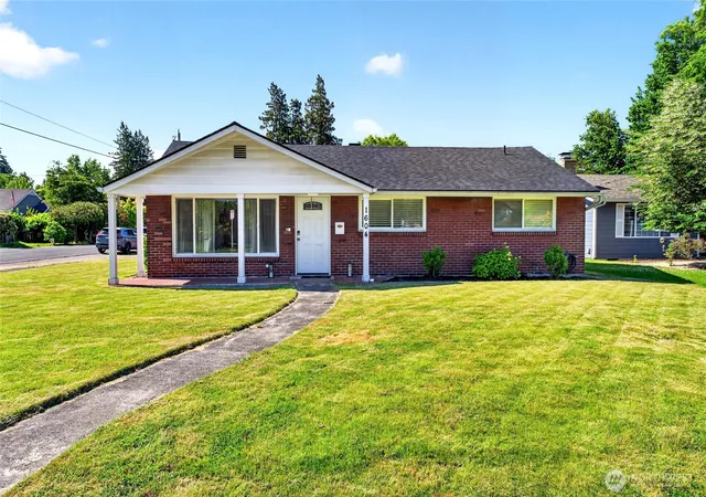 Photo 1 of Single family home for sale at 1604 W Pioneer Ave, Puyallup, WA 98371 | MLS# NWM2533156 | Listing updated on 2026-10-01