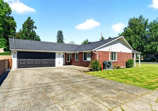 Photo 2 of Single family home for sale at 1604 W Pioneer Ave, Puyallup, WA 98371 | MLS# NWM2533156 | Listing updated on 2026-10-01