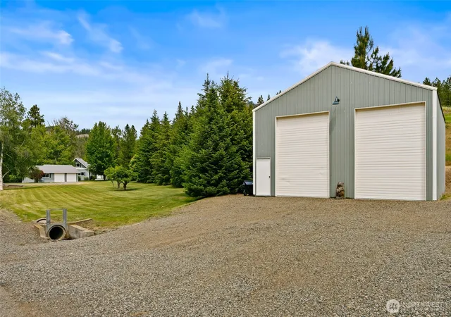 Photo 4 of Single family home for sale at 370 Burke Rd, Cle Elum, WA 98922 | MLS# NWM2533815 | Listing updated on 2026-09-21