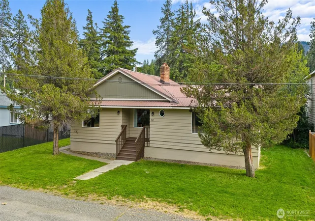 Photo 1 of Single family home for sale at 327 Lincoln St, Cle Elum, WA 98922 | MLS# NWM2534063 | Listing updated on 2026-09-21