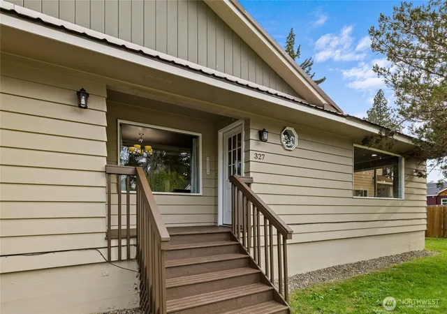 Photo 2 of Single family home for sale at 327 Lincoln St, Cle Elum, WA 98922 | MLS# NWM2534063 | Listing updated on 2026-09-21