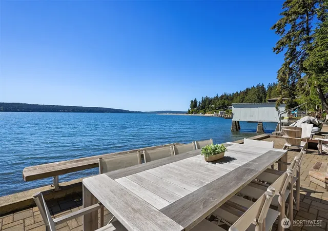 Photo 2 of Single family home for sale at 4174 Beach Dr, Freeland, WA 98249 | MLS# NWM2534086 | Listing updated on 2026-09-22