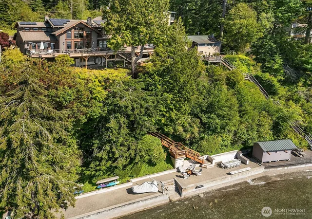 Photo 3 of Single family home for sale at 4174 Beach Dr, Freeland, WA 98249 | MLS# NWM2534086 | Listing updated on 2026-09-22