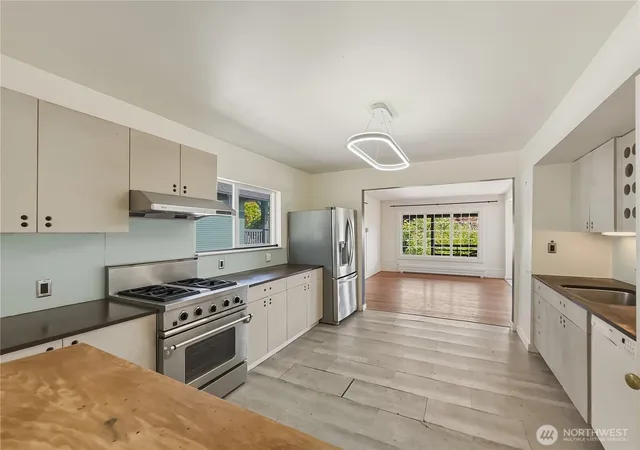 Photo 3 of Sale Pending at 3526 S Bennett St, Seattle, WA 98118 | MLS# NWM2534305 | Listing updated on 2026-09-29