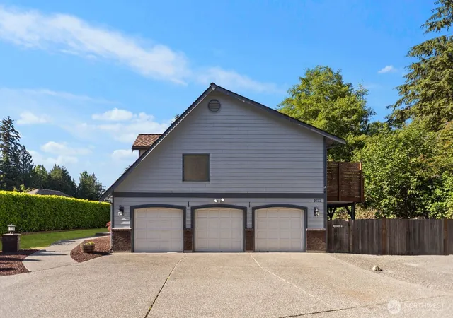 Photo 3 of Contingent at 4033 120th Place Se, Everett, WA 98208 | MLS# NWM2534346 | Listing updated on 2026-09-21