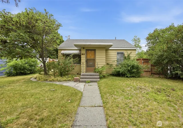 Photo 1 of Sale Pending at 27 East St Sw, Ephrata, WA 98823 | MLS# NWM2534455 | Listing updated on 2026-09-28