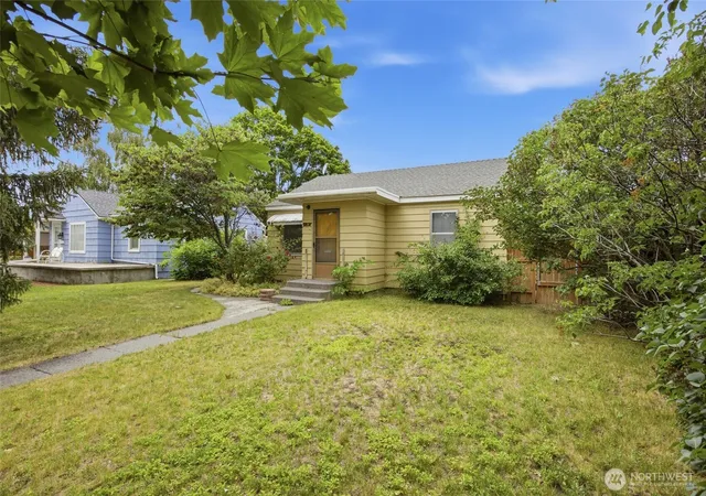 Photo 2 of Sale Pending at 27 East St Sw, Ephrata, WA 98823 | MLS# NWM2534455 | Listing updated on 2026-09-28