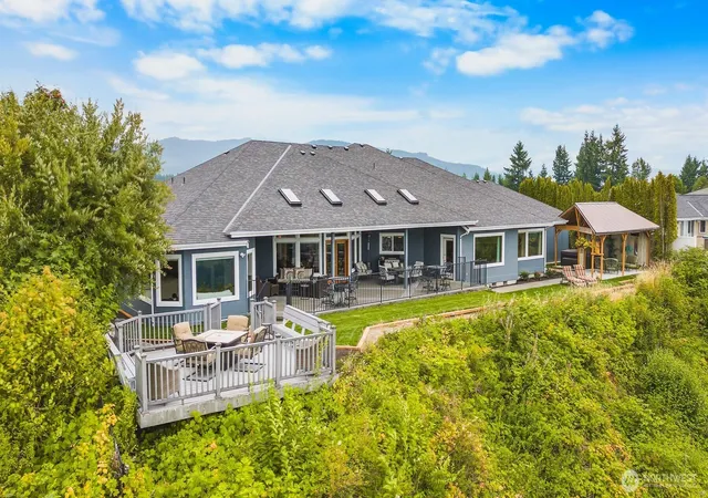 Photo 2 of Single family home for sale at 184 Dow Ridge Dr N, Eatonville, WA 98328 | MLS# NWM2534521 | Listing updated on 2026-09-29