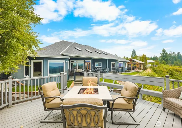 Photo 3 of Single family home for sale at 184 Dow Ridge Dr N, Eatonville, WA 98328 | MLS# NWM2534521 | Listing updated on 2026-09-29