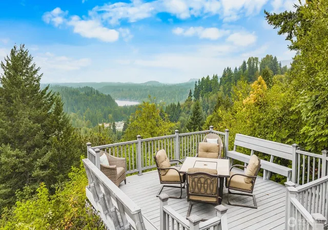 Photo 3 of Single family home for sale at 184 Dow Ridge Dr N, Eatonville, WA 98328 | MLS# NWM2534521 | Listing updated on 2026-09-29