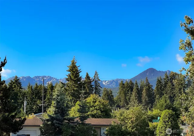 Photo 2 of Single family home for sale at 2518 S Oak St, Port Angeles, WA 98362 | MLS# NWM2534579 | Listing updated on 2026-09-21