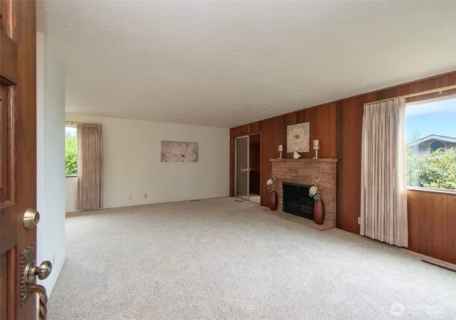 Photo 4 of Single family home for sale at 2518 S Oak St, Port Angeles, WA 98362 | MLS# NWM2534579 | Listing updated on 2026-09-21