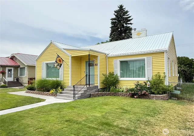 Photo 2 of Sale Pending at 312 S Ash St, Omak, WA 98841 | MLS# NWM2534597 | Listing updated on 2026-09-28