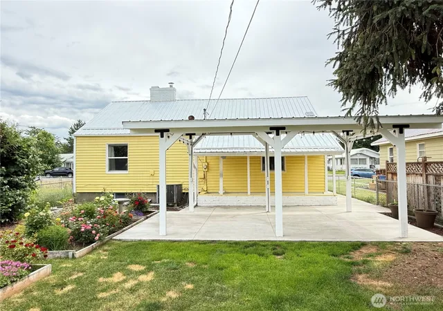 Photo 3 of Sale Pending at 312 S Ash St, Omak, WA 98841 | MLS# NWM2534597 | Listing updated on 2026-09-28