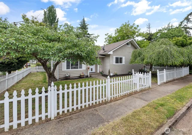 Photo 2 of Sale Pending at 316 E Plum St, Centralia, WA 98531 | MLS# NWM2534666 | Listing updated on 2026-10-02