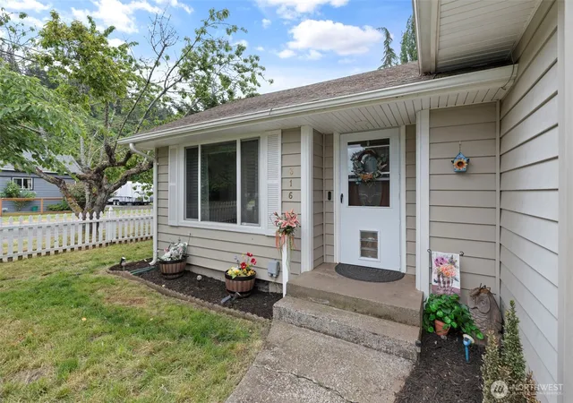 Photo 3 of Sale Pending at 316 E Plum St, Centralia, WA 98531 | MLS# NWM2534666 | Listing updated on 2026-10-02