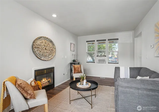 Photo 3 of Sale Pending at 314 Factory Ave N, Renton, WA 98057 | MLS# NWM2535241 | Listing updated on 2026-09-25