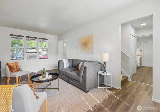 Photo 4 of Sale Pending at 314 Factory Ave N, Renton, WA 98057 | MLS# NWM2535241 | Listing updated on 2026-09-25