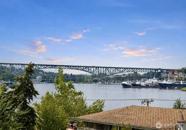 Photo 4 of Townhouse for sale at 2326 Minor Ave E #B, Seattle, WA 98102 | MLS# NWM2535689 | Listing updated on 2026-09-21
