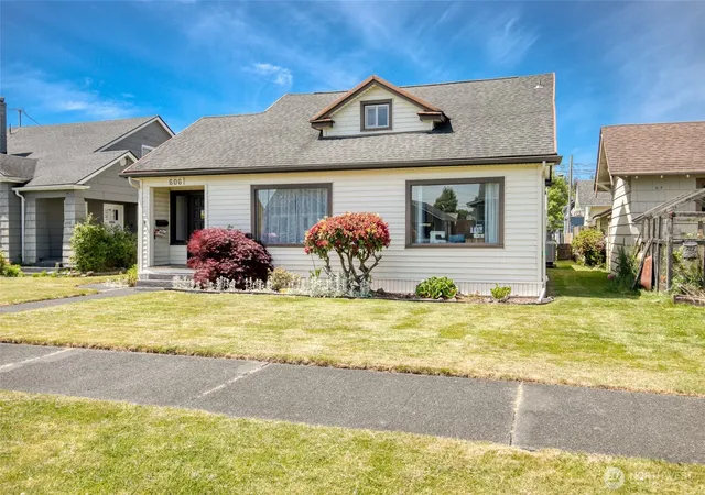 Photo 2 of Single family home for sale at 606 W 4th Street, Aberdeen, WA 98520 | MLS# NWM2535825 | Listing updated on 2026-09-29