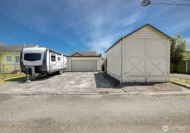 Photo 3 of Single family home for sale at 606 W 4th Street, Aberdeen, WA 98520 | MLS# NWM2535825 | Listing updated on 2026-09-29