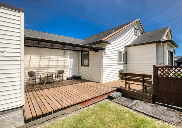 Photo 4 of Single family home for sale at 606 W 4th Street, Aberdeen, WA 98520 | MLS# NWM2535825 | Listing updated on 2026-09-29
