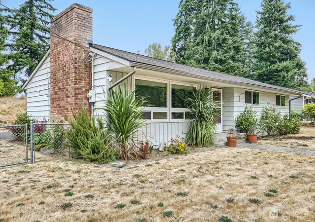 Photo 2 of Single family home for sale at 7525 200th St Sw, Lynnwood, WA 98036 | MLS# NWM2535952 | Listing updated on 2026-09-21