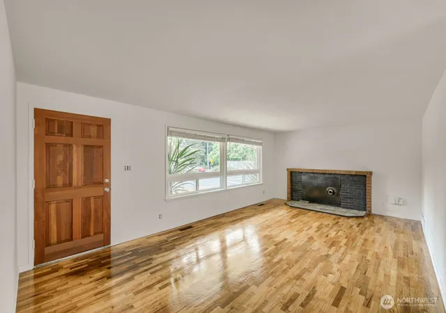 Photo 4 of Single family home for sale at 7525 200Th St Sw, Lynnwood, WA 98036 | MLS# NWM2535952 | Listing updated on 2026-09-21