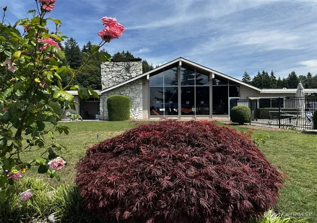 Photo 3 of Manufactured home for sale at 2302 R St Se #140, Auburn, WA 98002 | MLS# NWM2536421 | Listing updated on 2026-09-22