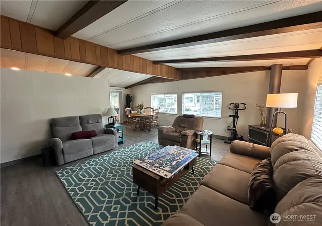 Photo 4 of Manufactured home for sale at 2302 R St SE #140, Auburn, WA 98002 | MLS# NWM2536421 | Listing updated on 2026-09-22