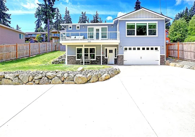 Photo 4 of Single family home for sale at 1212 View St, Camano Island, WA 98282 | MLS# NWM2536753 | Listing updated on 2026-09-21