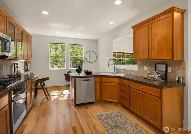 Photo 3 of Townhouse for sale at 1906 Juneberry Ct NE #1906, Issaquah, WA 98029 | MLS# NWM2536773 | Listing updated on 2026-09-26