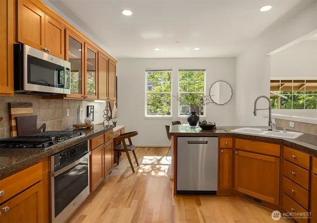 Photo 4 of Townhouse for sale at 1906 Juneberry Ct NE #1906, Issaquah, WA 98029 | MLS# NWM2536773 | Listing updated on 2026-09-26