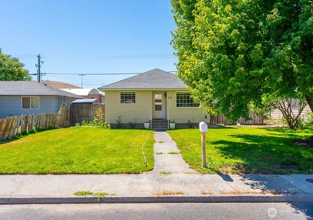 Photo 1 of Sale Pending at 759 C St Nw, Ephrata, WA 98823 | MLS# NWM2536970 | Listing updated on 2026-09-25