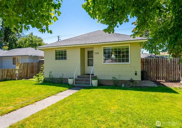 Photo 3 of Sale Pending at 759 C St NW, Ephrata, WA 98823 | MLS# NWM2536970 | Listing updated on 2026-09-25