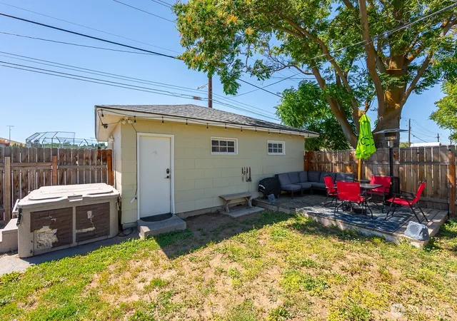 Photo 4 of Sale Pending at 759 C St NW, Ephrata, WA 98823 | MLS# NWM2536970 | Listing updated on 2026-09-25