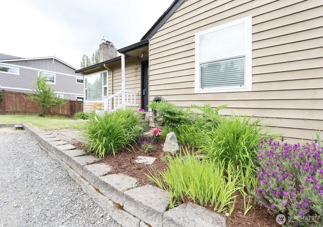 Photo 2 of Sale Pending at 16208 48th Avenue W, Edmonds, WA 98026 | MLS# NWM2537685 | Listing updated on 2026-09-28