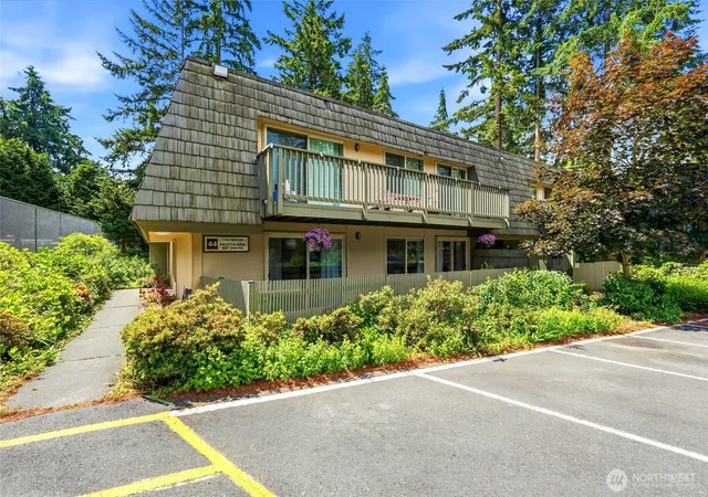 Photo 2 of Condo for sale at 1414 154th Avenue Ne #4403, Bellevue, WA 98007 | MLS# NWM2537696 | Listing updated on 2026-09-29