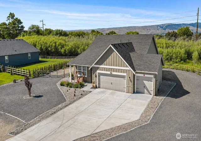 Photo 3 of Single family home for sale at 2907 Dapple Gray Way, Ellensburg, WA 98926 | MLS# NWM2537767 | Listing updated on 2026-09-30