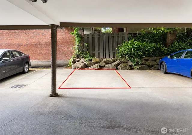 Photo 3 of Condo for sale at 731 Broadway E #301, Seattle, WA 98102 | MLS# NWM2537800 | Listing updated on 2026-09-22