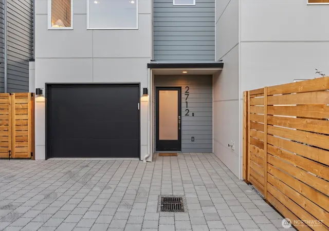 Photo 2 of Sale Pending at 2712 58th Avenue Sw, Seattle, WA 98116 | MLS# NWM2537974 | Listing updated on 2026-10-01